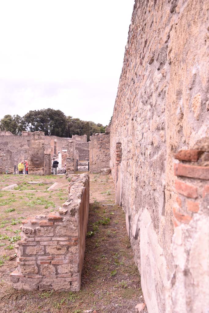 I.4.2 Pompeii. October 2019. Looking west along corridor on north side of tablinum.
Foto Tobias Busen, ERC Grant 681269 DÉCOR.