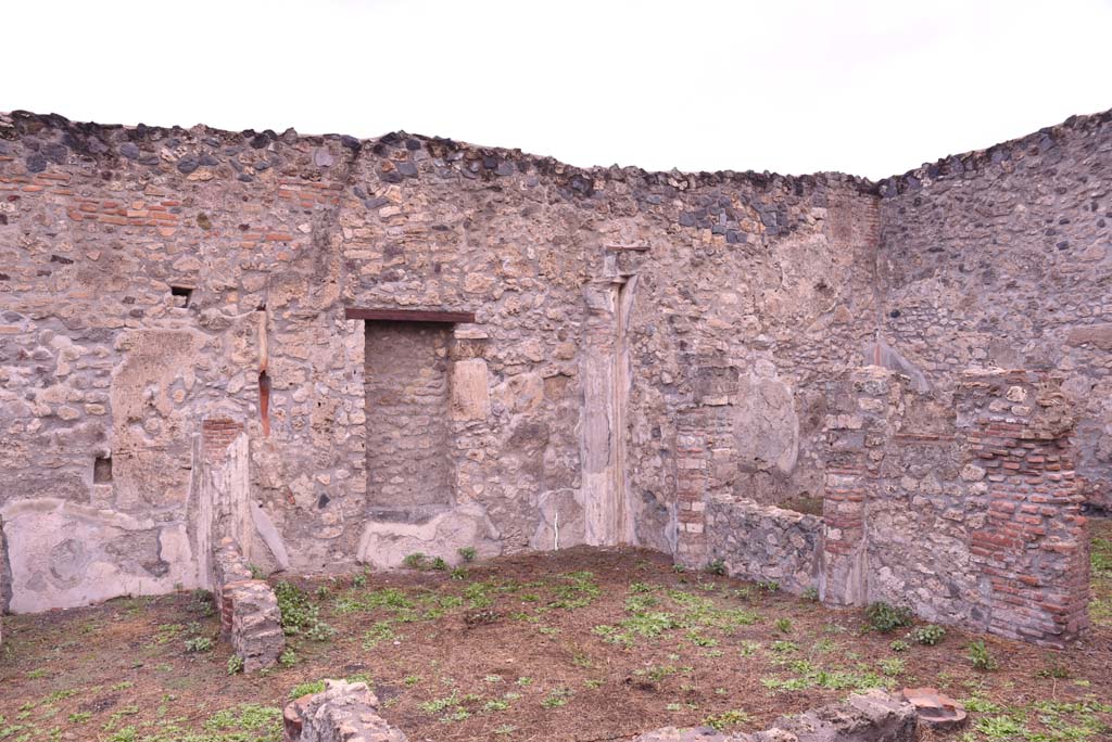 I.4.2 Pompeii. October 2019. Looking north-east across garden area towards windowed triclinium, on right.
Foto Tobias Busen, ERC Grant 681269 DÉCOR.