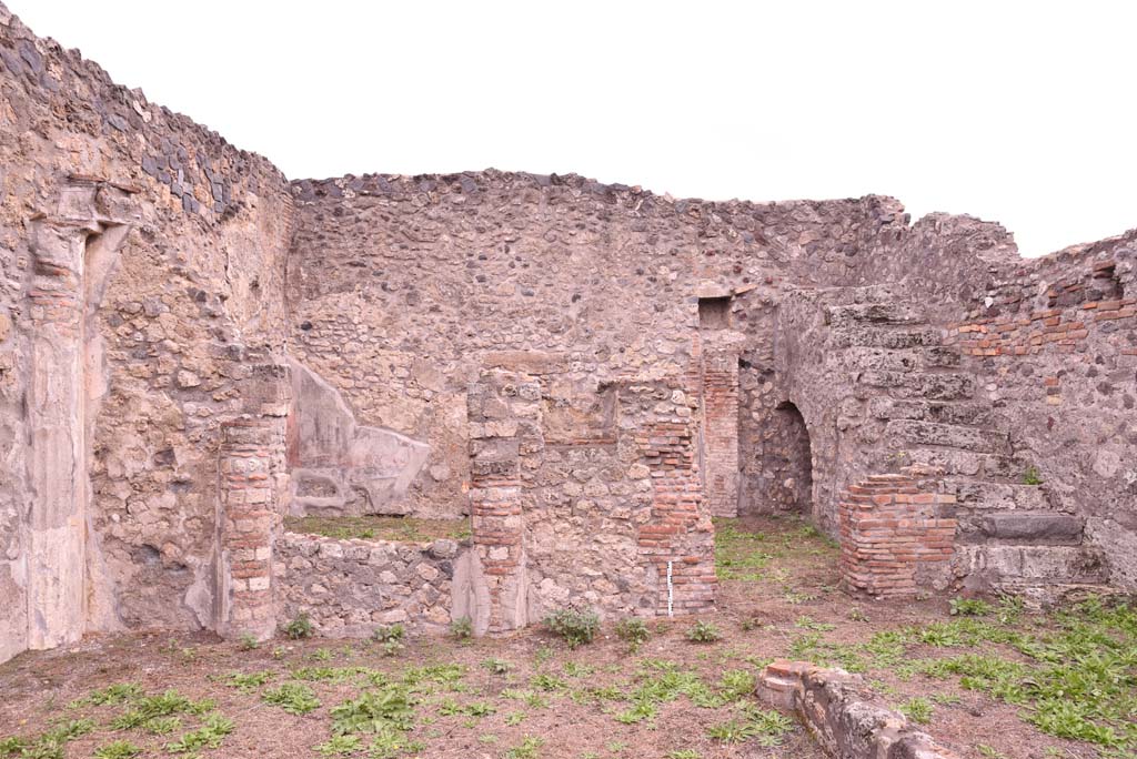 I.4.2 Pompeii. October 2019. Looking east to window of triclinium, on left, and south-east corner, with stairs, on right.
Foto Tobias Busen, ERC Grant 681269 DÉCOR.
