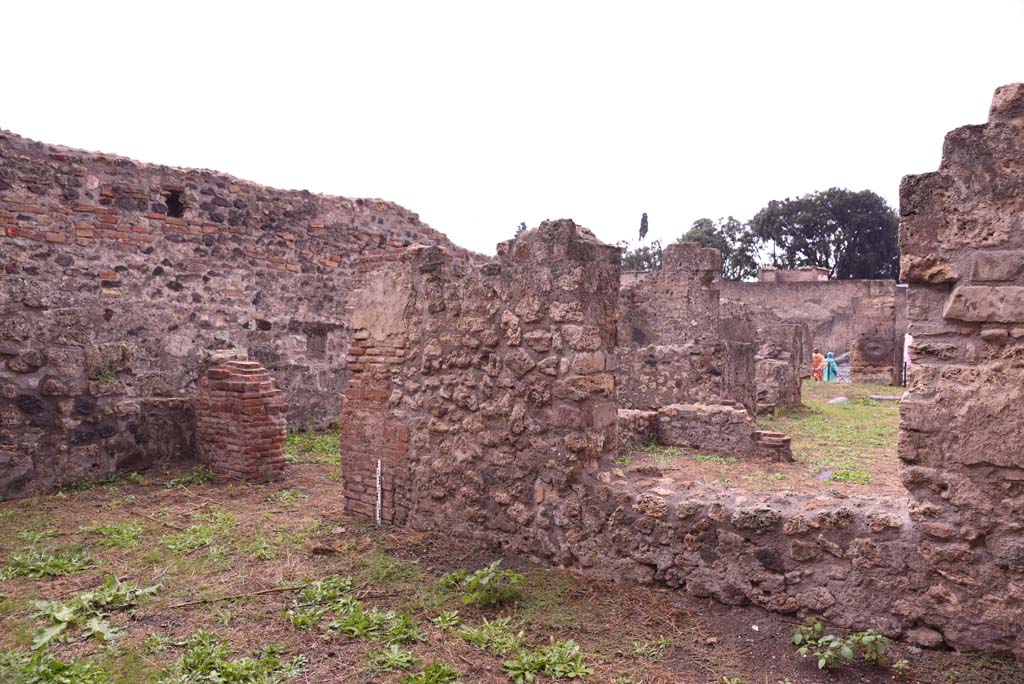 I.4.2 Pompeii. October 2019. Looking south-west in windowed triclinium to doorway from garden area, on left.
Foto Tobias Busen, ERC Grant 681269 DÉCOR.