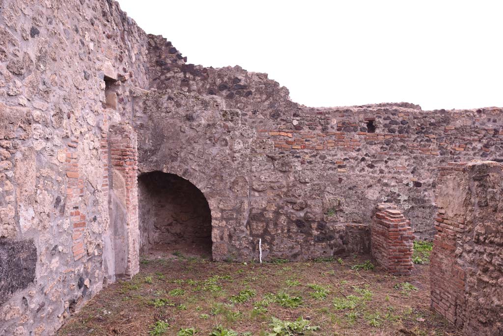 I.4.2 Pompeii. October 2019. Looking south from triclinium towards south-east corner with stairs to upper floor.
Foto Tobias Busen, ERC Grant 681269 DÉCOR.