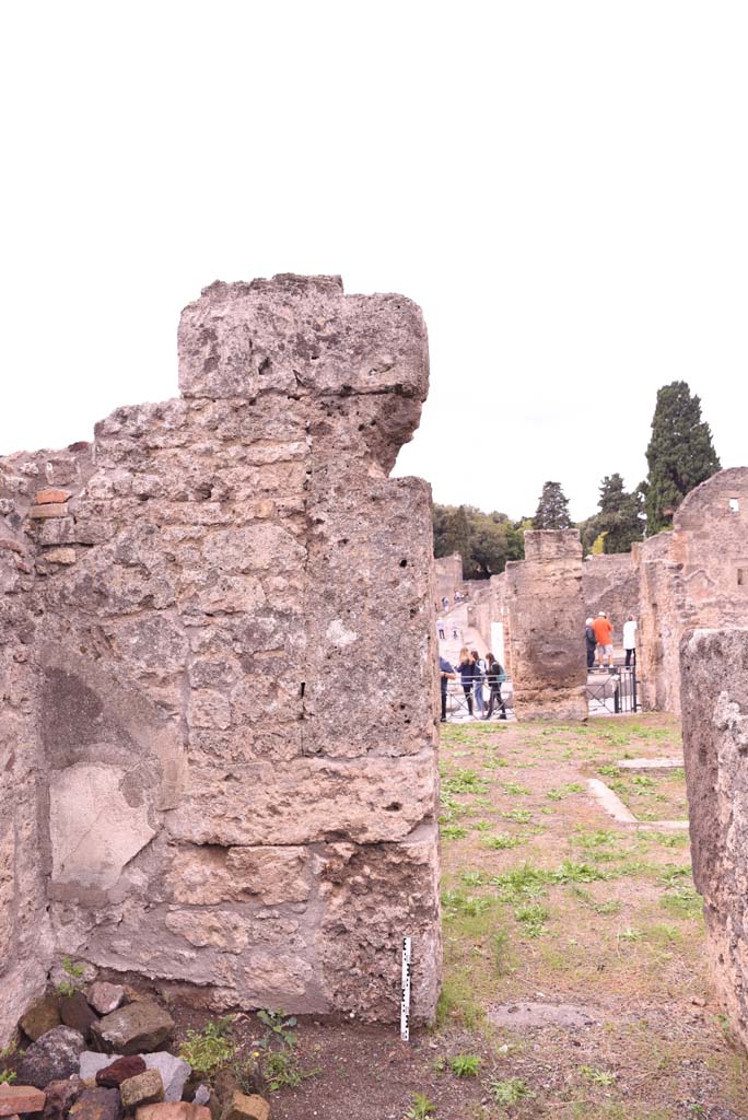 I.4.2 Pompeii. October 2019. West wall of cubiculum or oecus, with doorway to atrium.
Foto Tobias Busen, ERC Grant 681269 DÉCOR.