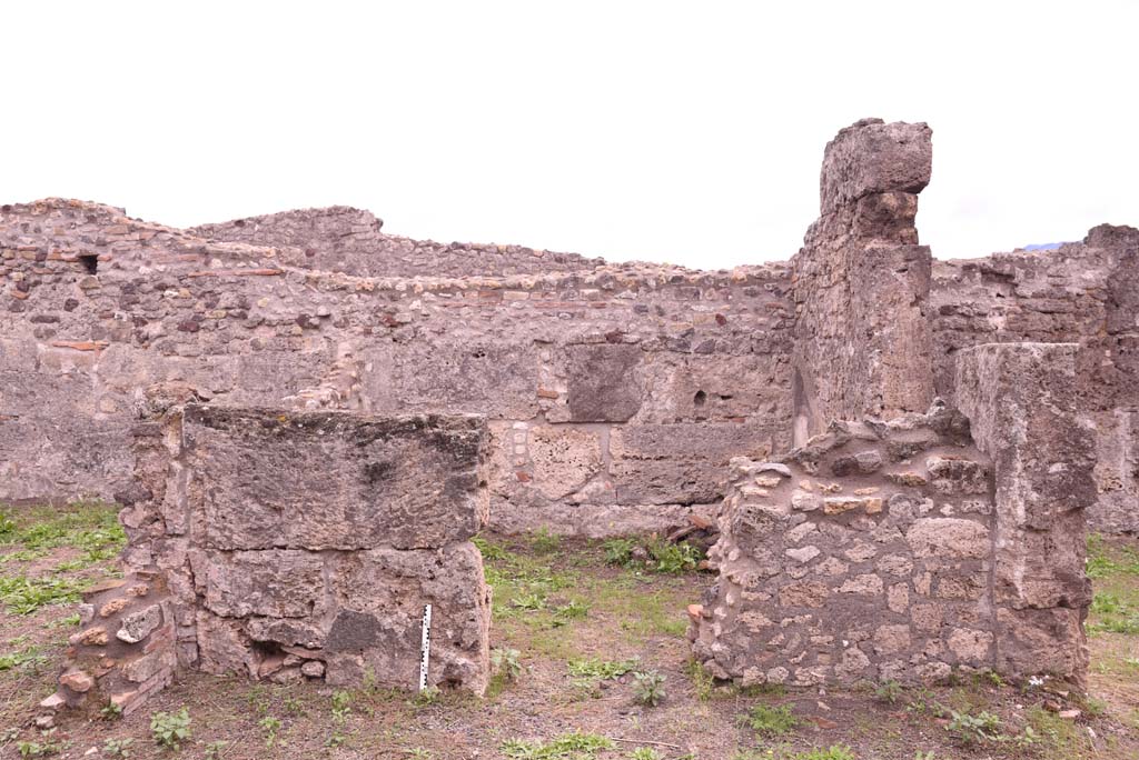 I.4.2 Pompeii. October 2019. Looking towards south wall of tablinum, with doorway into cubiculum or oecus.
Foto Tobias Busen, ERC Grant 681269 DÉCOR.