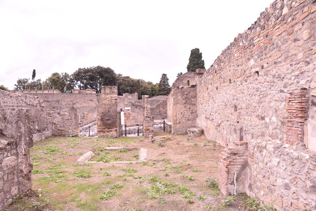I.4.2 Pompeii. October 2019. Looking west from tablinum across atrium.
Foto Tobias Busen, ERC Grant 681269 DÉCOR.