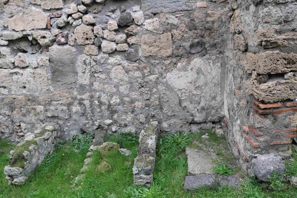 I.4.7 Pompeii. December 2018. North wall of shop-room with fullonica stalls. Photo courtesy of Aude Durand.