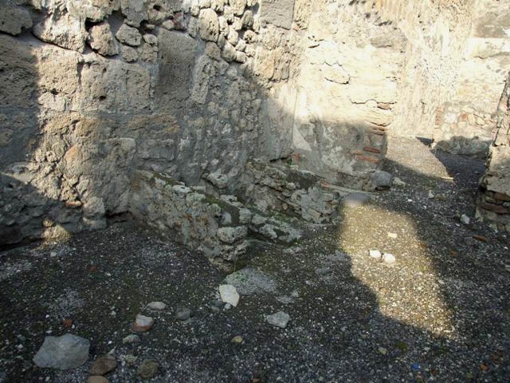 I.4.7 Pompeii. December 2007. North wall of shop-room with fullonica stalls.