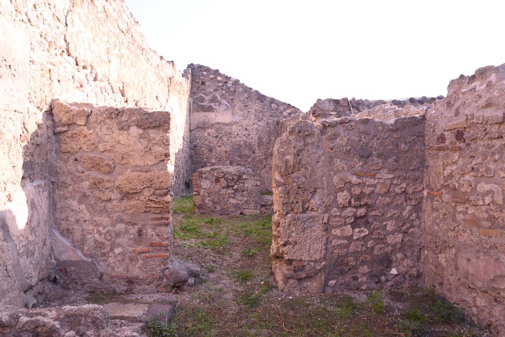 I.4.7 Pompeii. October 2019. Looking east towards doorway to rear rooms, a “middle” room, and a triclinium.
Foto Tobias Busen, ERC Grant 681269 DÉCOR.