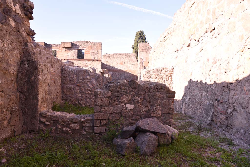 I.4.7 Pompeii. October 2019. Looking towards west wall of triclinium, with window and doorway, or two doorways.
Foto Tobias Busen, ERC Grant 681269 DÉCOR.