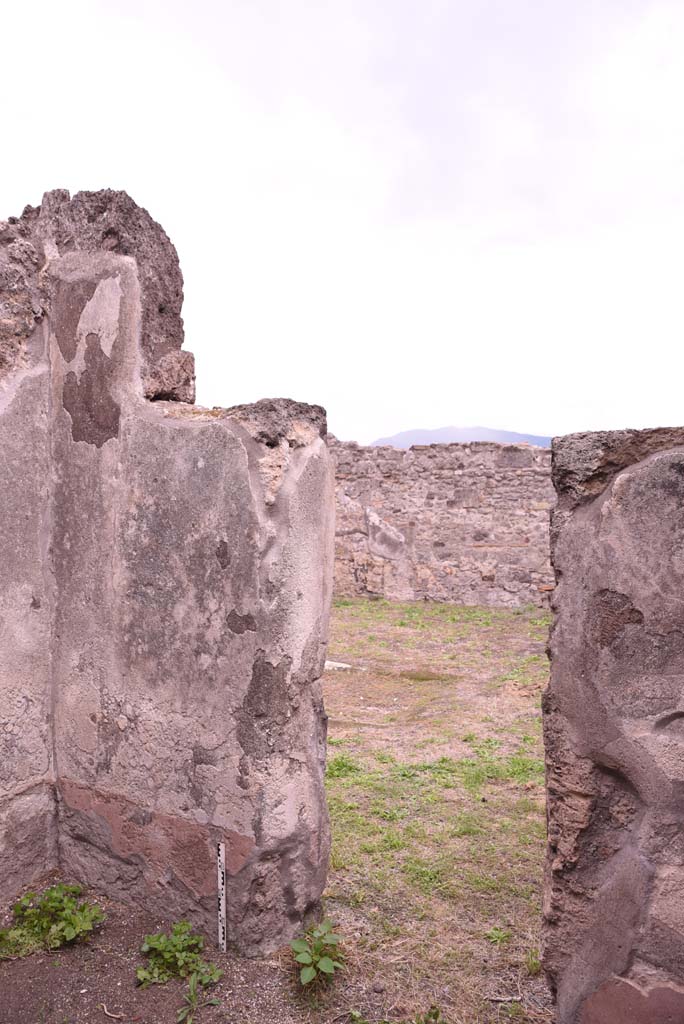 I.4.9 Pompeii. October 2019. Cubiculum c, south-east corner and doorway in south wall to atrium.
Foto Tobias Busen, ERC Grant 681269 DÉCOR.