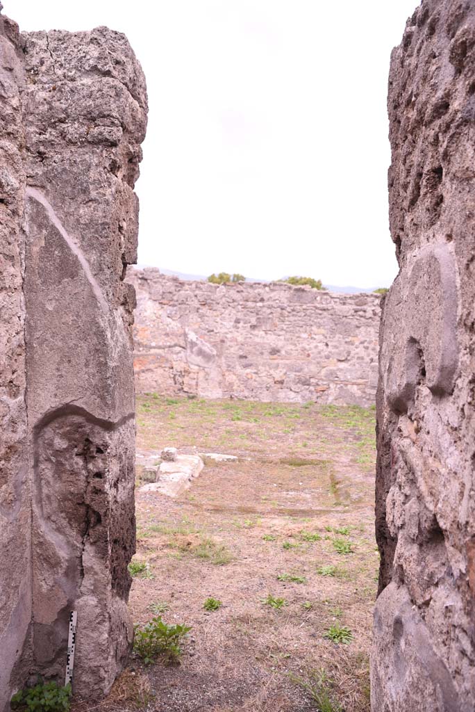 I.4.9 Pompeii. October 2019. Cubiculum d, looking south through doorway.
Foto Tobias Busen, ERC Grant 681269 DÉCOR.