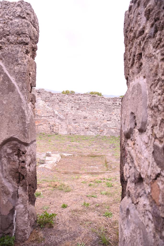 I.4.9 Pompeii. October 2019. Cubiculum d, looking south across atrium from doorway.
Foto Tobias Busen, ERC Grant 681269 DÉCOR.