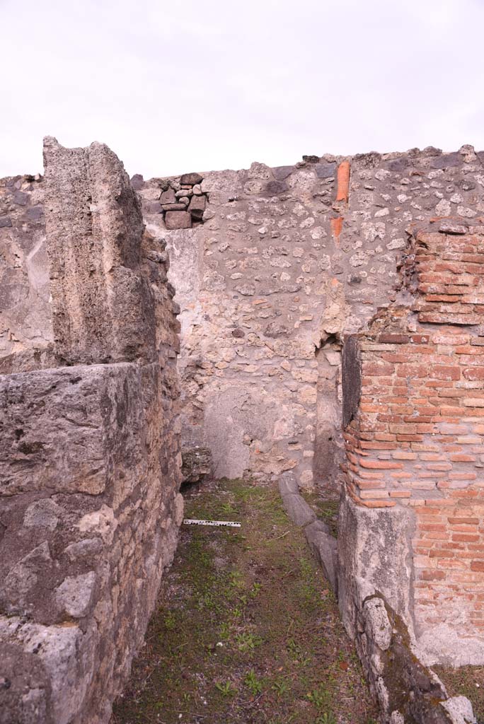 I.4.9 Pompeii. October 2019. Corridor i, looking towards east end of corridor, from atrium.
Foto Tobias Busen, ERC Grant 681269 DÉCOR.