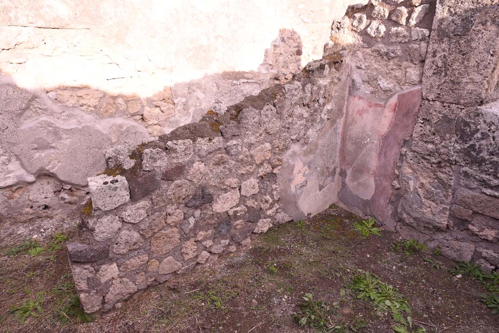 I.4.9 Pompeii. October 2019. Room I (L), east wall with doorway into room k.
Foto Tobias Busen, ERC Grant 681269 DÉCOR.