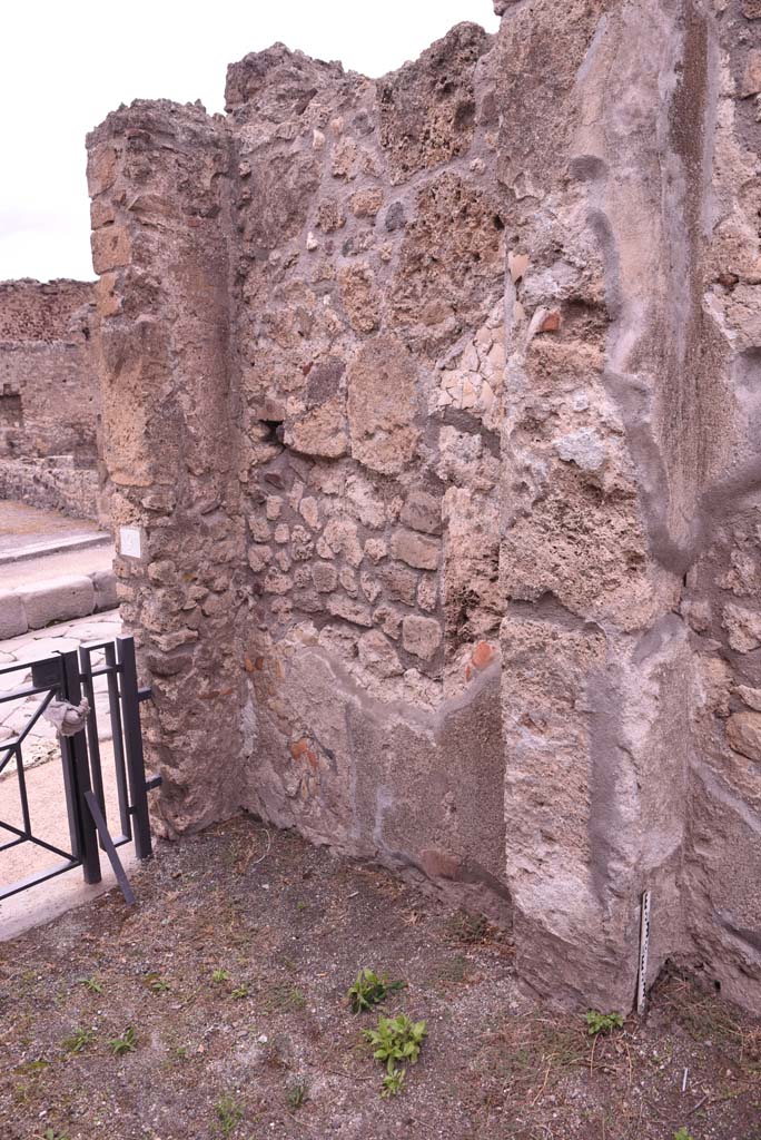 I.4.9 Pompeii. October 2019. 
Looking towards north side of vestibule/entrance corridor/fauces, at west end.
Foto Tobias Busen, ERC Grant 681269 DÉCOR.