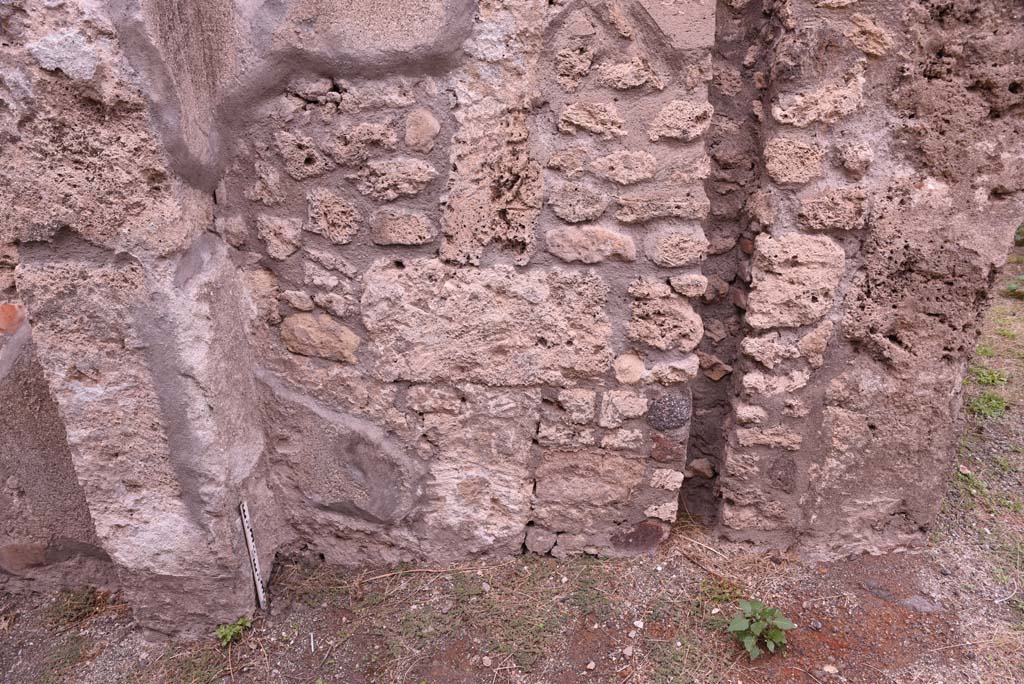I.4.9 Pompeii. October 2019. Detail of zoccolo/dado from north side of entrance corridor, at east end.
Foto Tobias Busen, ERC Grant 681269 DÉCOR.