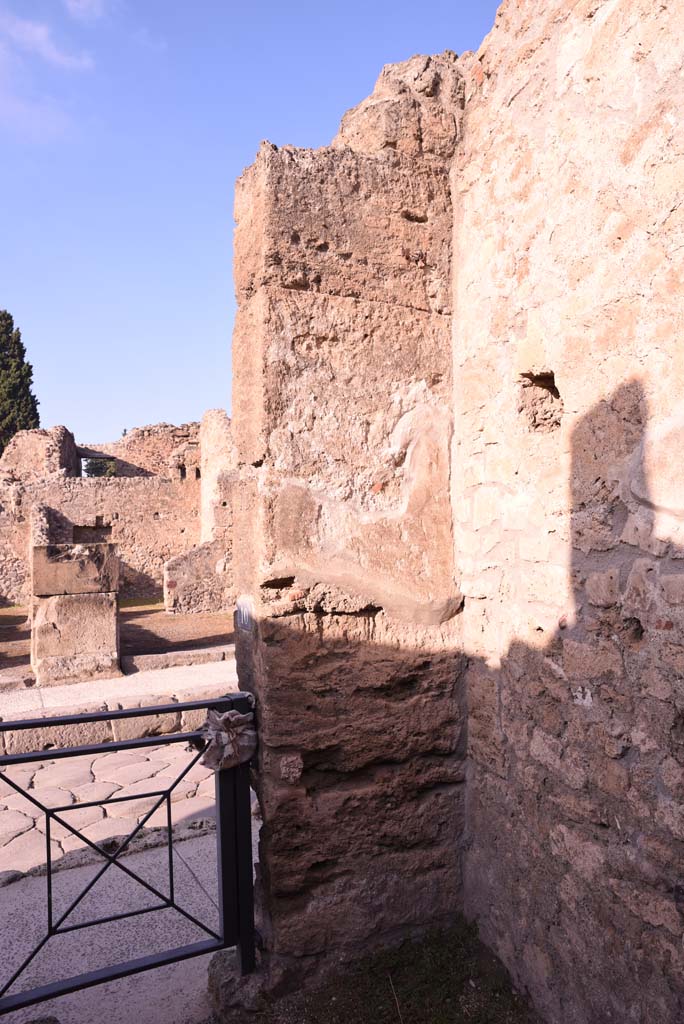 I.4.10 Pompeii. October 2019. North-west corner of shop-room. 
Foto Tobias Busen, ERC Grant 681269 DÉCOR.