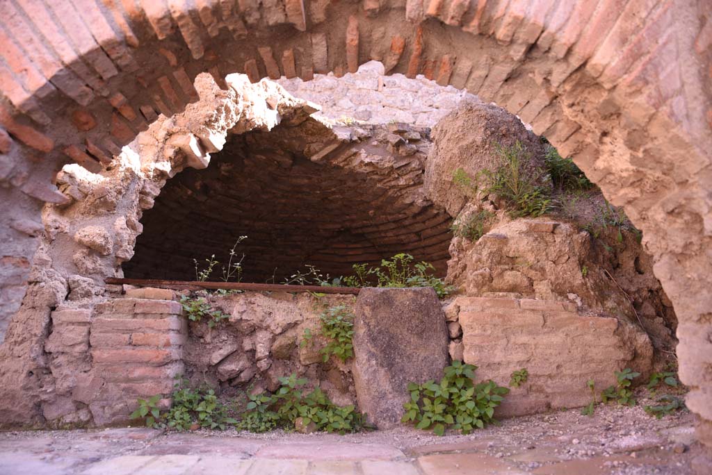 I.4.12 Pompeii. October 2019. Room b, detail of oven interior.
Foto Tobias Busen, ERC Grant 681269 DÉCOR.