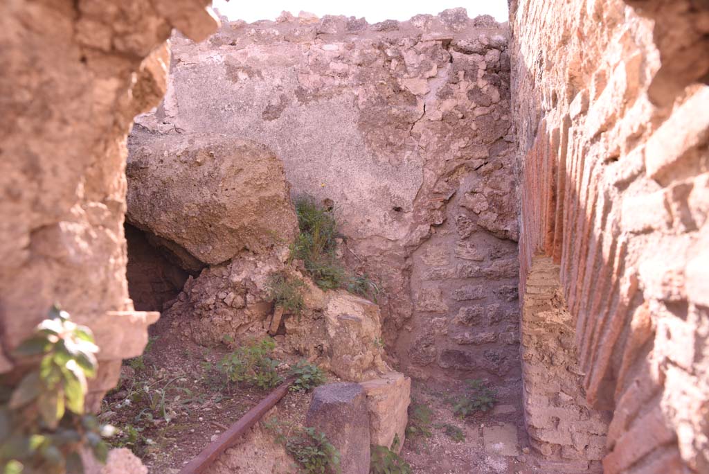 I.4.12 Pompeii. October 2019. Room b, looking west inside oven.
Foto Tobias Busen, ERC Grant 681269 DÉCOR.