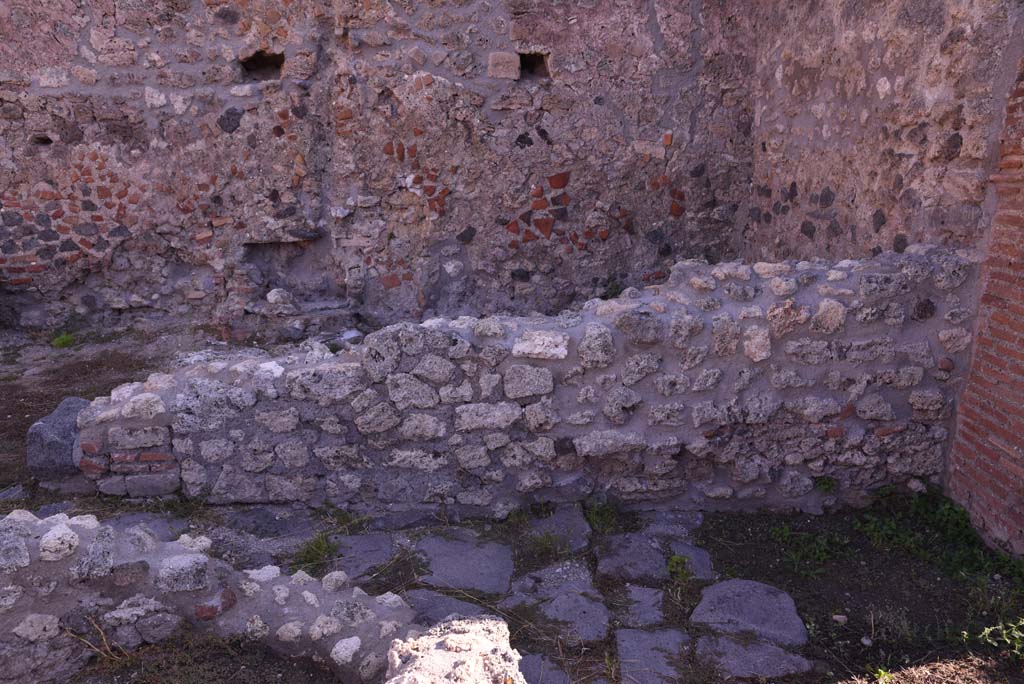 I.4.12 Pompeii. October 2019. Room b, south-east corner, with room f at rear of wall.
Foto Tobias Busen, ERC Grant 681269 DÉCOR.