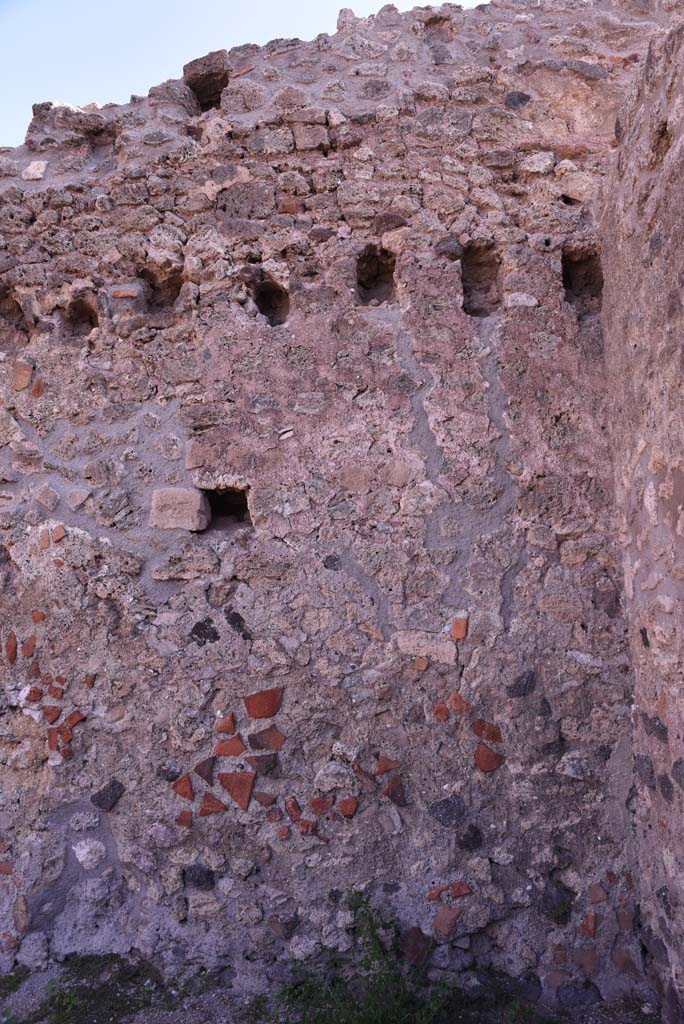 I.4.12 Pompeii. October 2019. Room f, detail from south-east corner.
Foto Tobias Busen, ERC Grant 681269 DÉCOR.