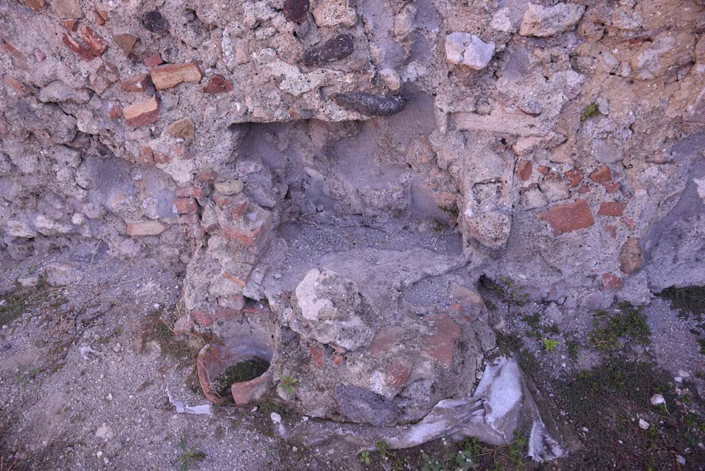 I.4.12 Pompeii. October 2019. Room f, detail of feature set into east wall.
Foto Tobias Busen, ERC Grant 681269 DÉCOR.