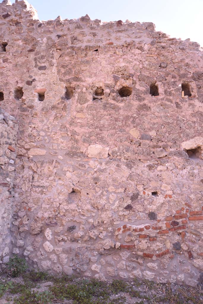 I.4.12 Pompeii. October 2019. Room f, detail from east wall at north end, with north-east corner.
Foto Tobias Busen, ERC Grant 681269 DÉCOR.