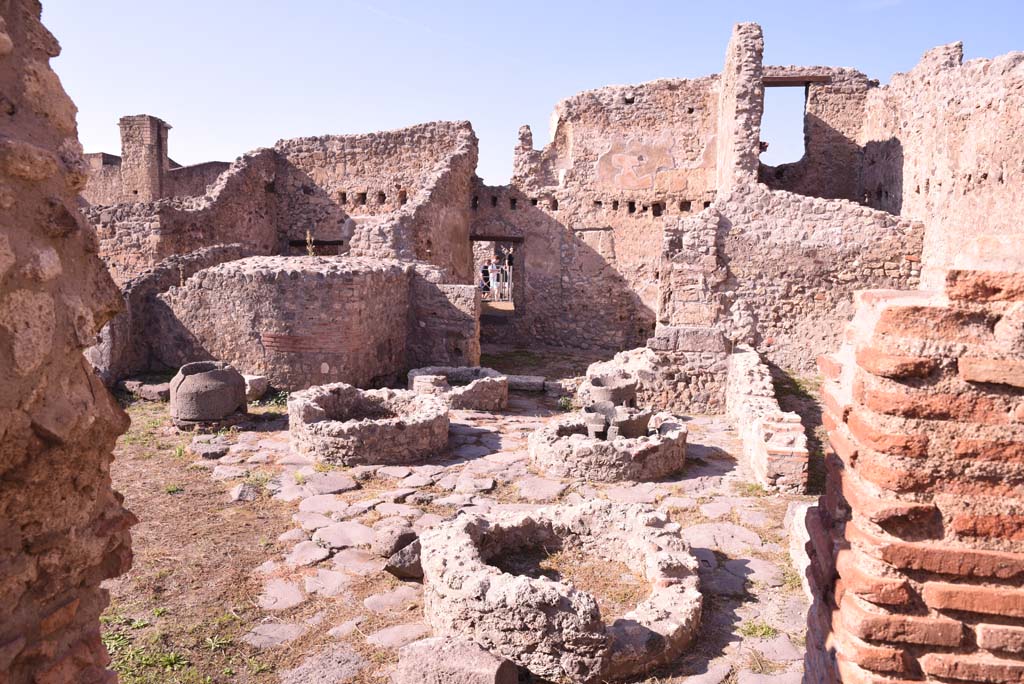I.4.12 Pompeii. October 2019. Room b, looking north across bakery room towards doorway to h, leading into shop at I.4.17, in centre.
Foto Tobias Busen, ERC Grant 681269 DÉCOR.