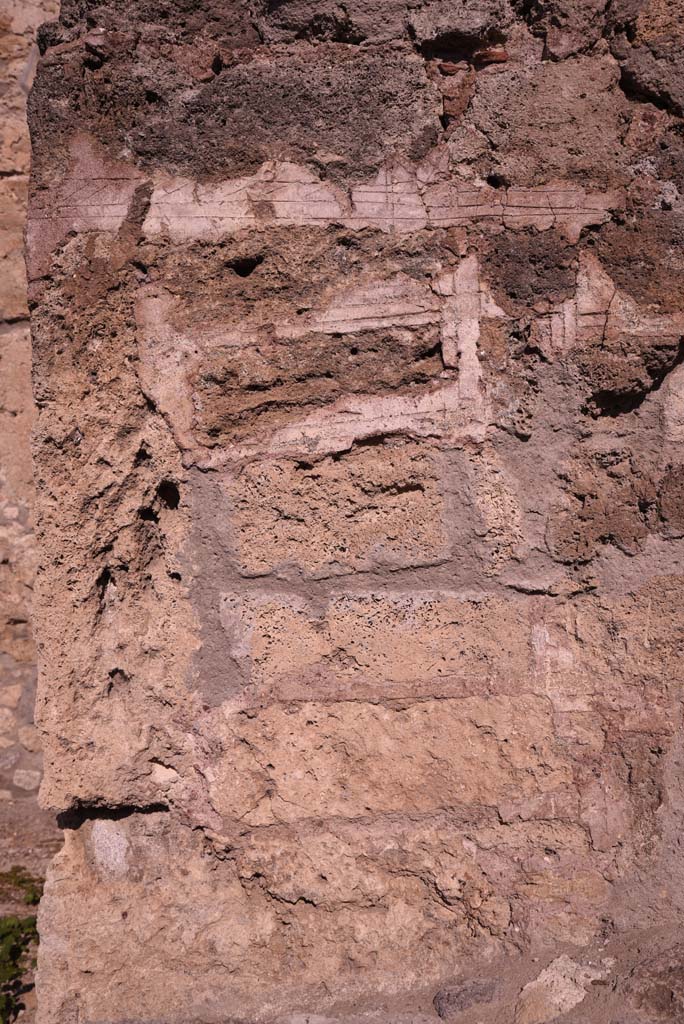 I.4.12 Pompeii. October 2019. Room h/area g, detail of doorway pilaster, looking east.
Foto Tobias Busen, ERC Grant 681269 DÉCOR.