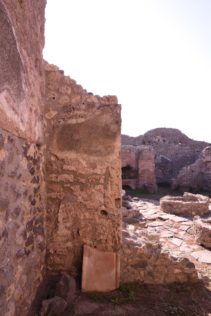 I.4.12 Pompeii. October 2019. Room h, south-east corner.
Foto Tobias Busen, ERC Grant 681269 DÉCOR.