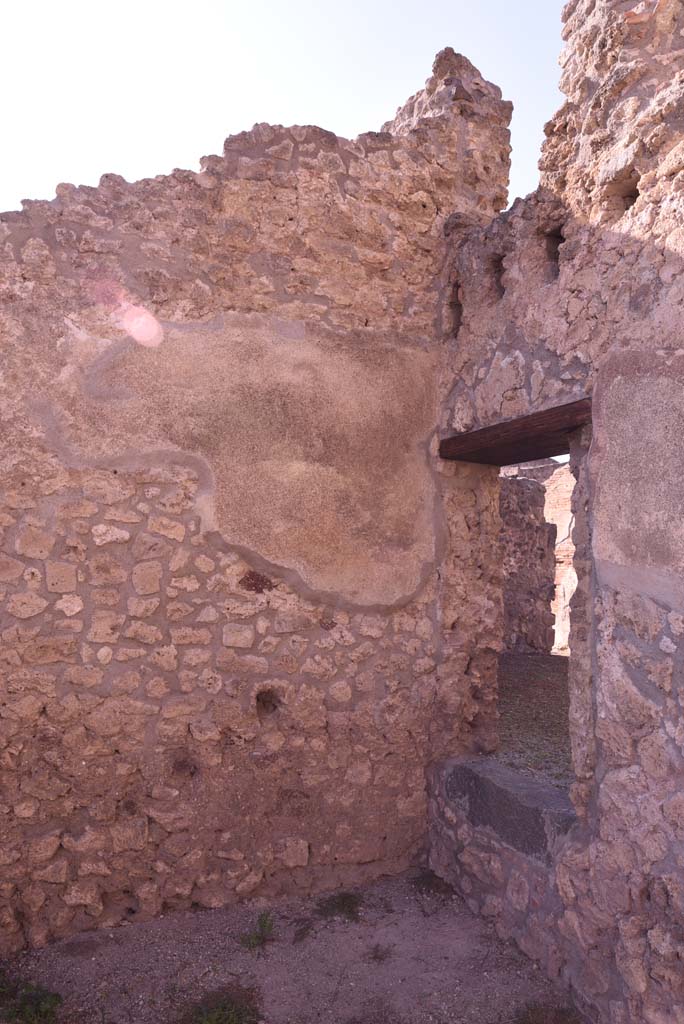 I.4.12 Pompeii. October 2019. Room h, west wall and north-west corner, with doorway in north wall.
Foto Tobias Busen, ERC Grant 681269 DÉCOR.