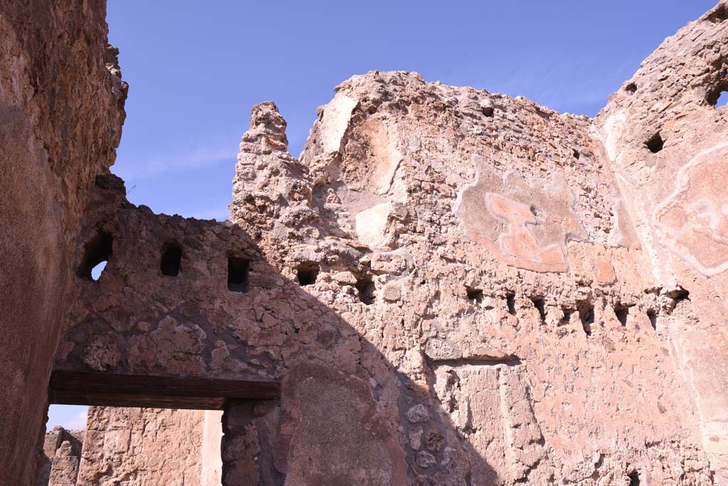 I.4.12 Pompeii. October 2019. Room h, north wall with an upper floor.
Foto Tobias Busen, ERC Grant 681269 DÉCOR.