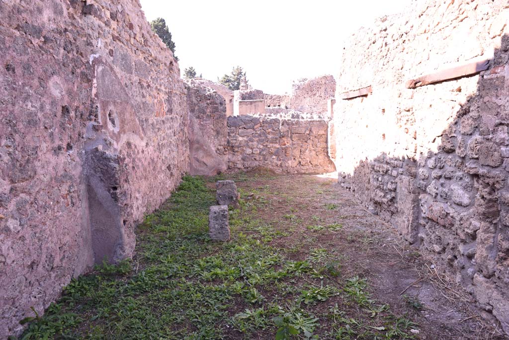 I.4.12 Pompeii. October 2019. Room d, looking west.
Foto Tobias Busen, ERC Grant 681269 DÉCOR.