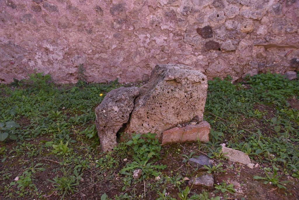 I.4.12 Pompeii. October 2019. Room d, detail from near south wall.
Foto Tobias Busen, ERC Grant 681269 DÉCOR.