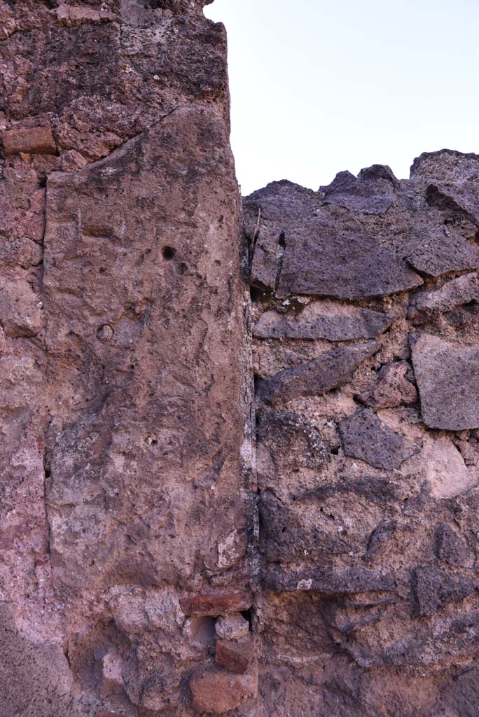 I.4.12 Pompeii. October 2019. Room d, detail from west wall at south end.
Foto Tobias Busen, ERC Grant 681269 DÉCOR.