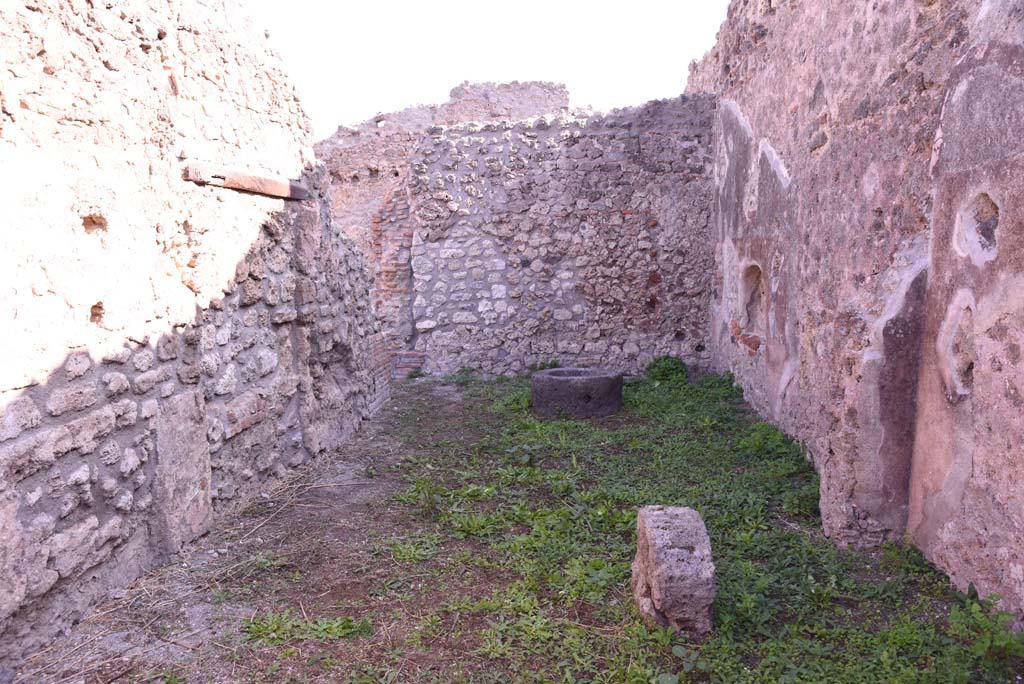 I.4.12 Pompeii. October 2019. Room d, looking east from west end.
Foto Tobias Busen, ERC Grant 681269 DÉCOR.