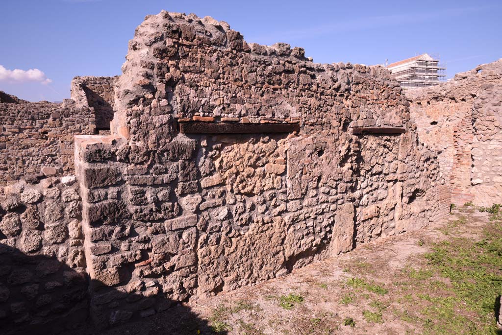 I.4.12 Pompeii. October 2019. Room d, looking east along north wall.
Foto Tobias Busen, ERC Grant 681269 DÉCOR