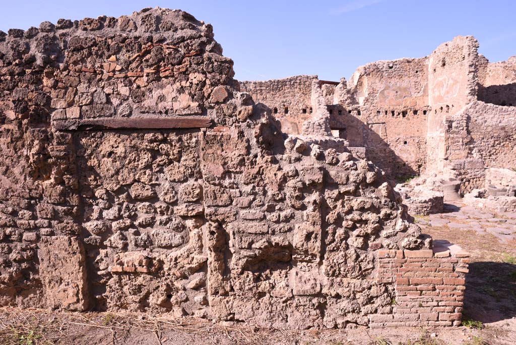 I.4.12 Pompeii. October 2019. Room d, blocked doorway on east end of north wall.
Foto Tobias Busen, ERC Grant 681269 DÉCOR.