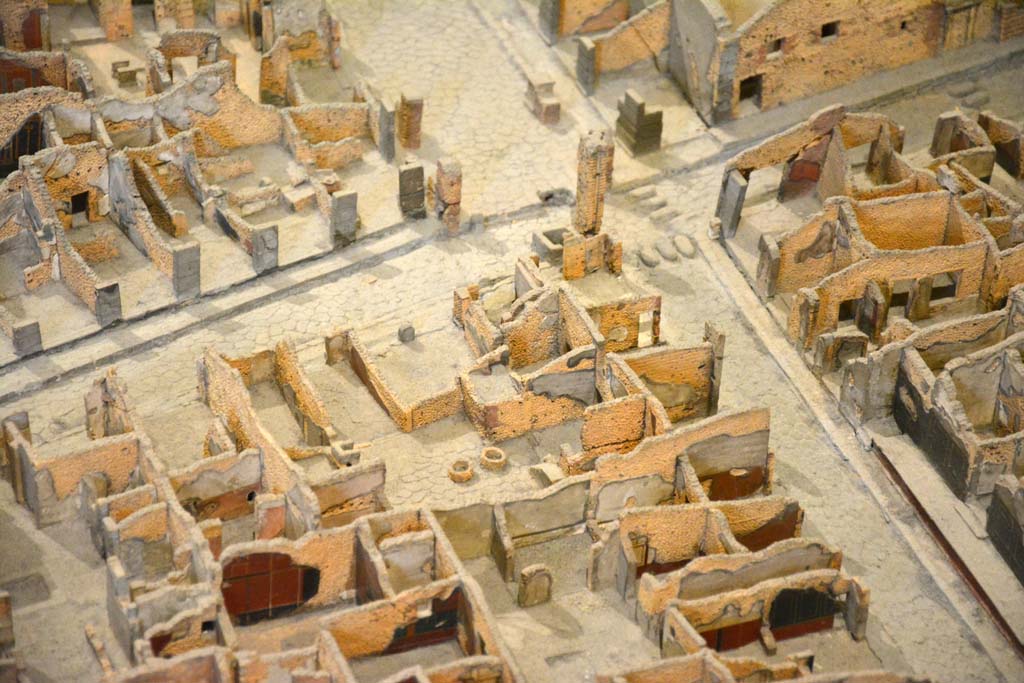 I.4.12-18 Pompeii. May 2019. 
Looking west towards junction of Via Stabiana, with entrances I.4.12-15, and Via dell’Abbondanza, with entrances I.4.16-18.
Foto Tobias Busen, ERC Grant 681269 DÉCOR.