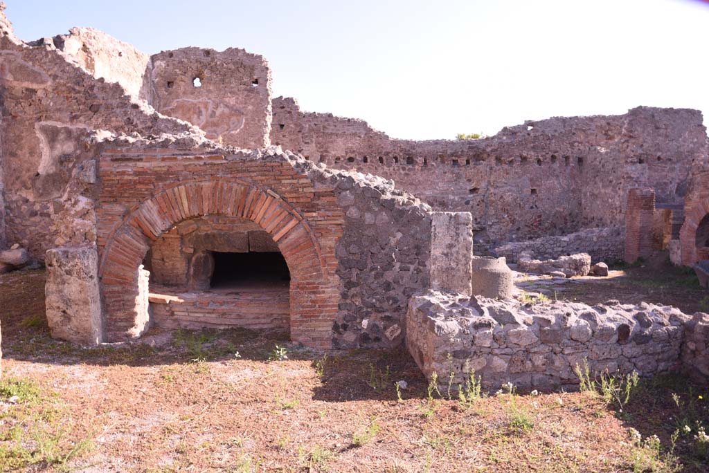 I.4.13 Pompeii. October 2019. Room a, looking east across bakery room towards oven.
Foto Tobias Busen, ERC Grant 681269 DÉCOR.