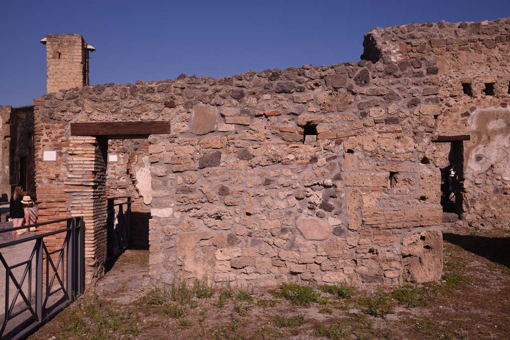 I.4.13 Pompeii. October 2019. Room a, looking north in bakery room, towards doorways on left, into I.4.14 and on right to room b and on to I.4.17.
Foto Tobias Busen, ERC Grant 681269 DÉCOR.