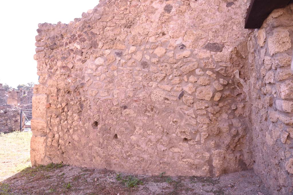 I.4.13 Pompeii. October 2019. Room b, west wall.
Foto Tobias Busen, ERC Grant 681269 DÉCOR.