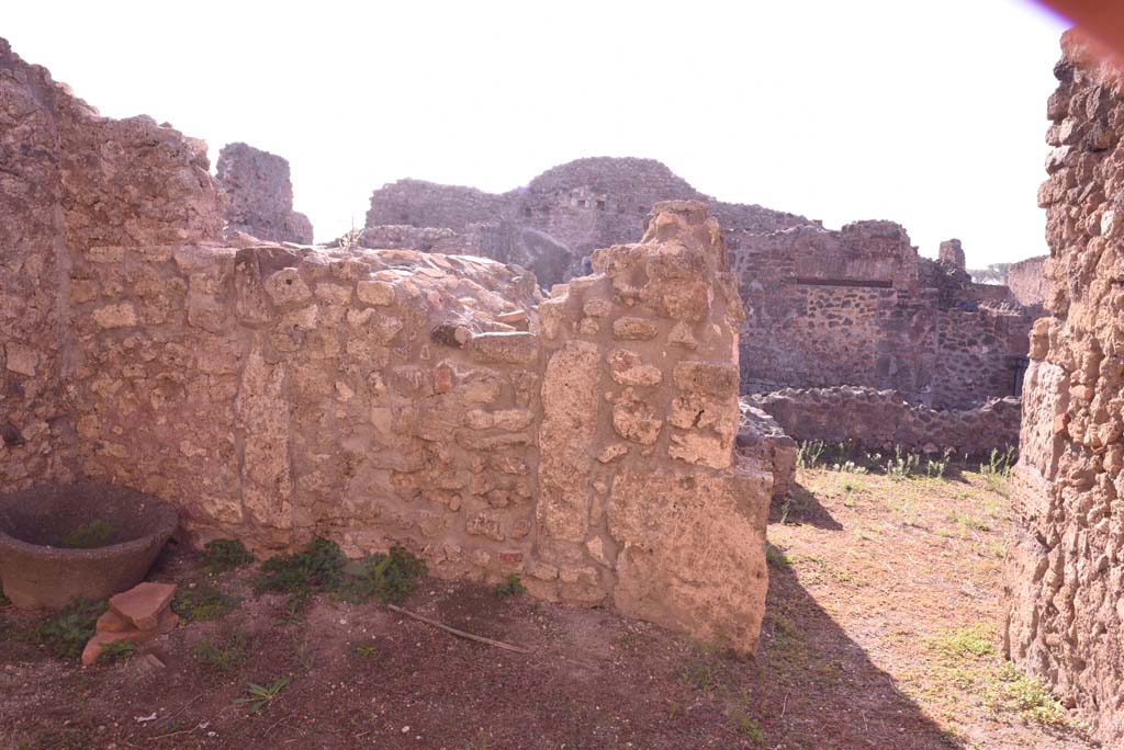 I.4.13 Pompeii. October 2019. Room b, looking towards south wall, and doorway to bakery room a.
Foto Tobias Busen, ERC Grant 681269 DÉCOR.