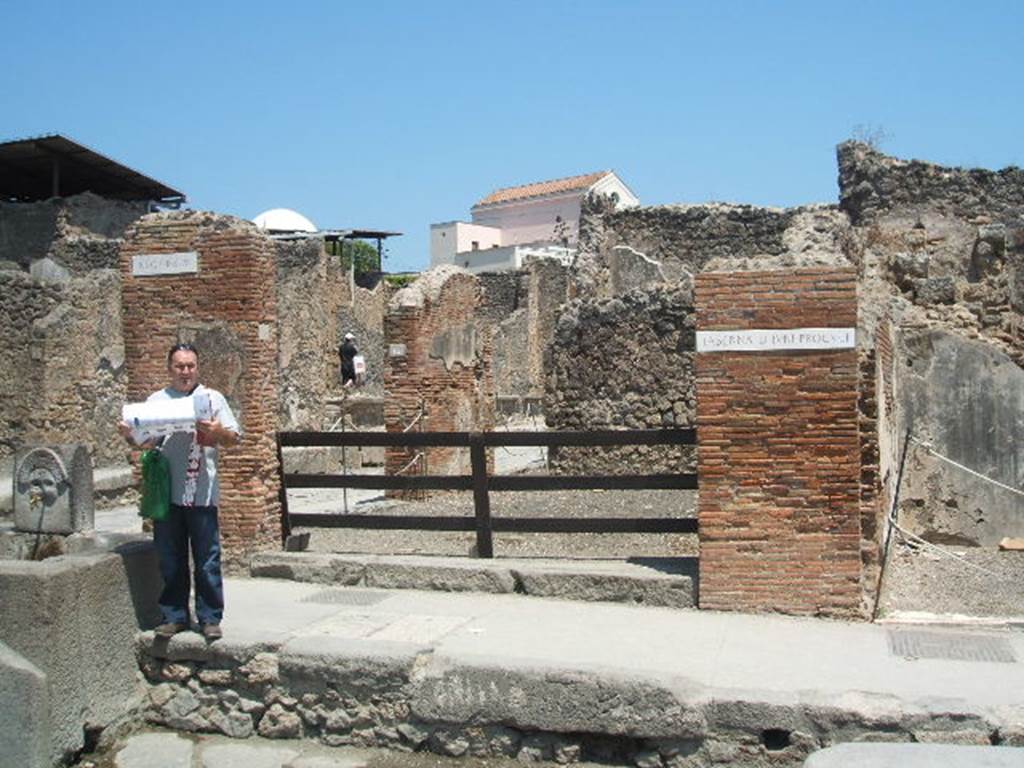I.4.15 Pompeii. September 2005.  Looking north-east across shop, towards other entrance on Via dell’Abbondanza.  According to Fiorelli, on 9th December 1853, a bronze lamp was found with the name of the patron of the shop incised into an attached tablet:
DIVNI
PROQVLI
See Pappalardo, U., 2001. La Descrizione di Pompei per Giuseppe Fiorelli (1875). Napoli: Massa Editore. (p43)
The lamp is described as being of bronze with two wicks, incised with the name -
D(ecimi)  Iuni
Proquli  (CIL X 8071)
The lamp is now in the Naples Museum, inventory number 72166.
See Pagano, and Prisciandaro, R., 2006. Studio sulle provenienze degli oggetti rinvenuti negli scavi borbonici del regno di Napoli. Naples : Nicola Longobardi. (p.171)