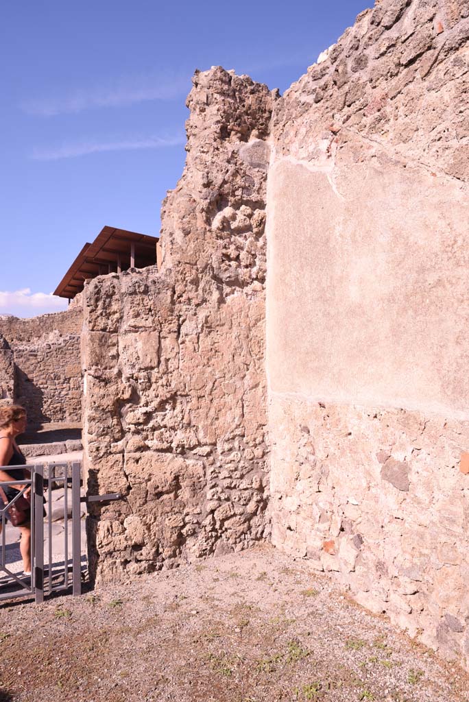 I.4.17 Pompeii. October 2019. Interior north-east corner of shop-room.
Foto Tobias Busen, ERC Grant 681269 DÉCOR.