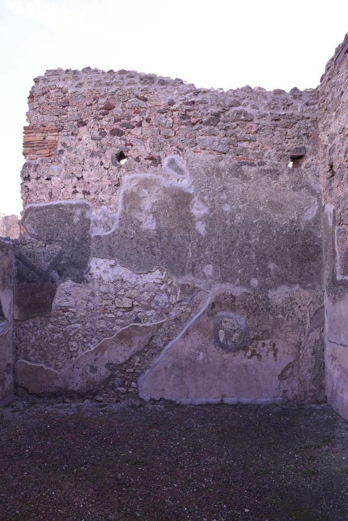 I.4.18 Pompeii. October 2019. 
East wall of workshop, with holes for support beams of an upper floor.
Foto Tobias Busen, ERC Grant 681269 DÉCOR.
