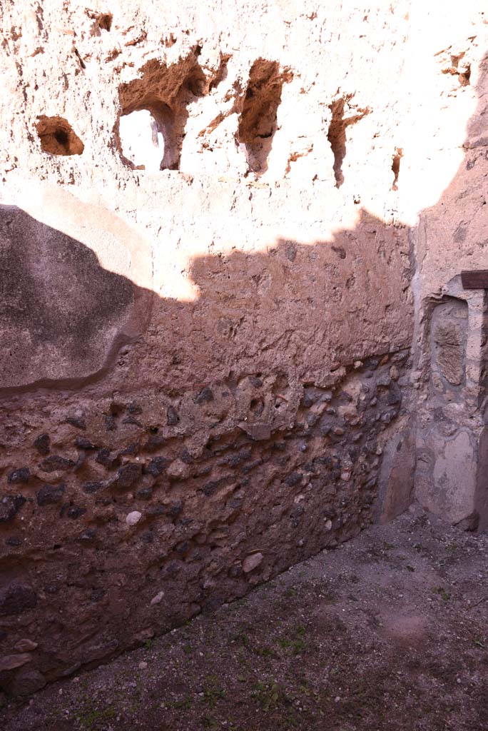 I.4.18 Pompeii. October 2019. 
West wall of rear room, with holes for support beams of an upper floor.
Foto Tobias Busen, ERC Grant 681269 DÉCOR.