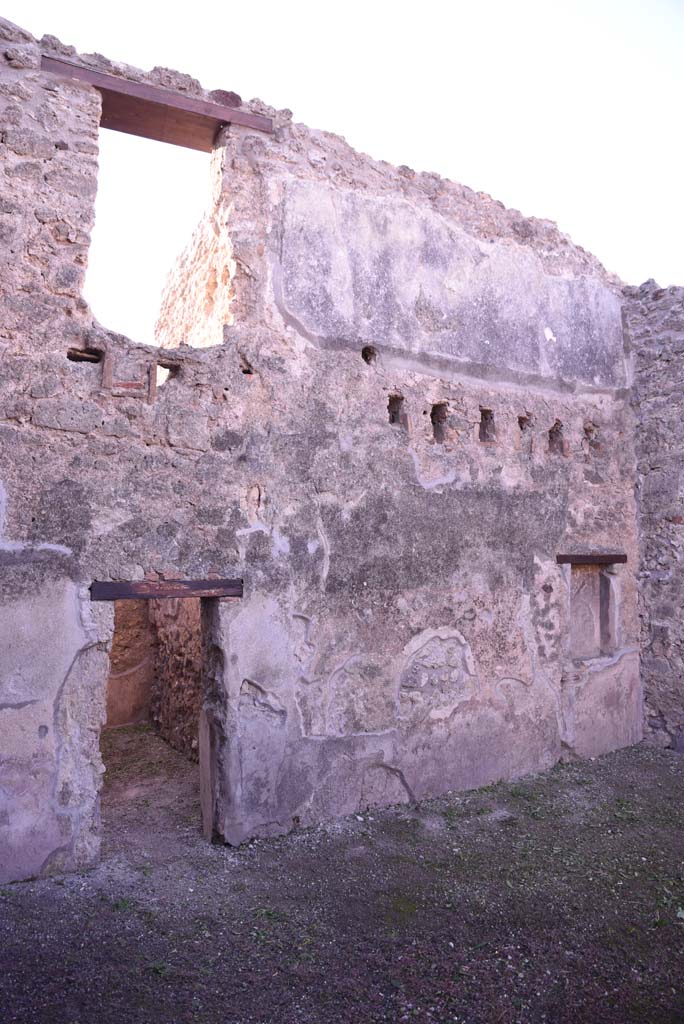 I.4.18 Pompeii. October 2019. Looking west across south wall towards niche. 
Foto Tobias Busen, ERC Grant 681269 DÉCOR.