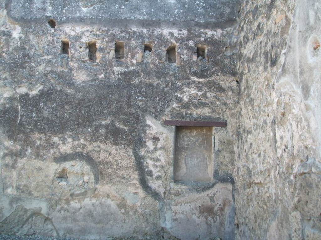 I.4.18 Pompeii. December 2005. Niche in south-west corner of workshop.