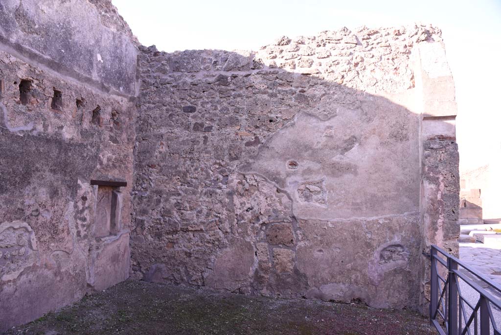 I.4.18 Pompeii. October 2019. Looking towards west wall of workshop.
Foto Tobias Busen, ERC Grant 681269 DÉCOR.
