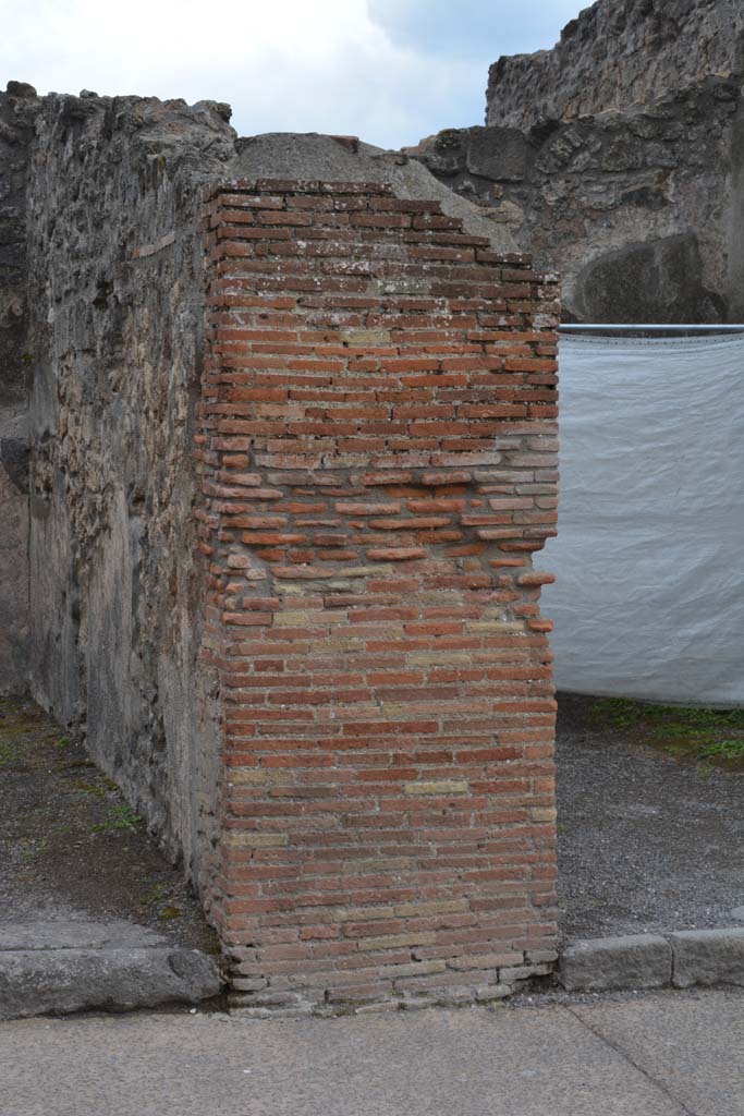 I.4.19 Pompeii. May 2019. Detail of masonry pilaster between I.4.20, on left, and I.4.19, on right.
Foto Tobias Busen, ERC Grant 681269 DÉCOR.